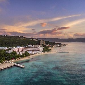 Grand Decameron Cornwall Beach, A Trademark All-Inclusive Resort
